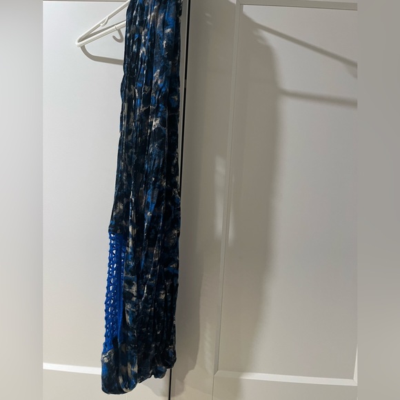 BUY 2 GET 1 FREE- Lot of 2 Infinity Scarves. Beautiful print - Picture 4 of 6